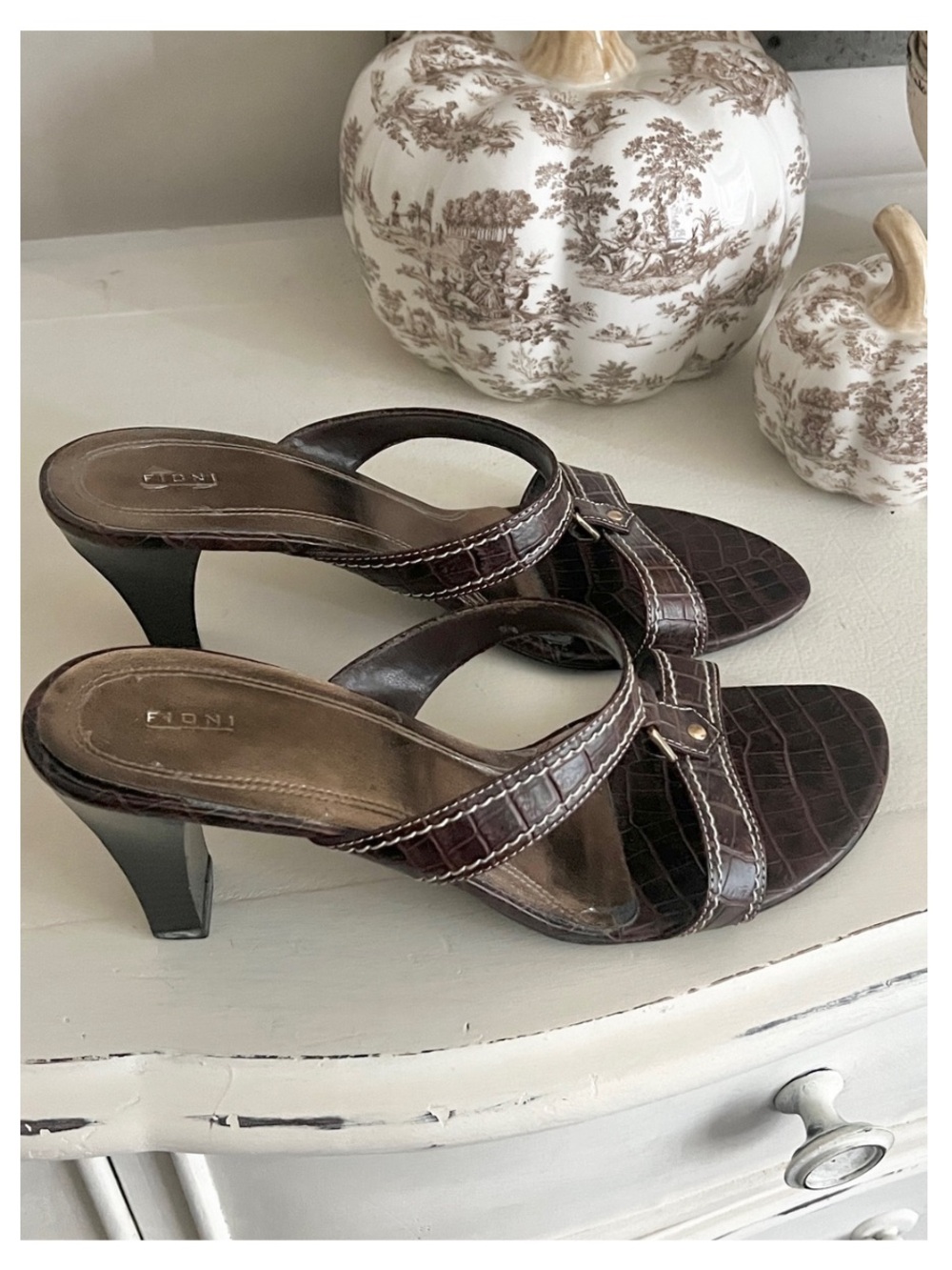 FIONI Faux Crocodile Heels in Brown Sz 11